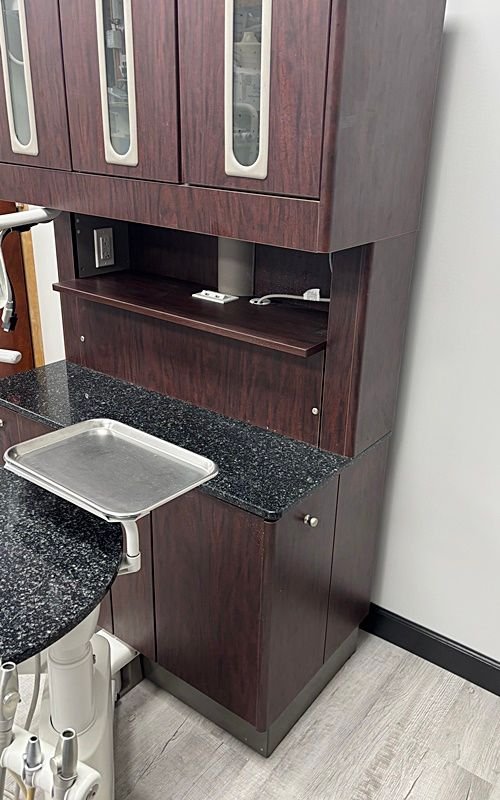 5 ROOM ADEC Dental Cabinet Package - (5) Adec 5580 Rear Treatment w/ 541 Dr Delivery & Assist. Pkg - (4) Adec 5543 Center Island - Royal Mahogany Laminate, Night Stars Solid Tops - Image 8