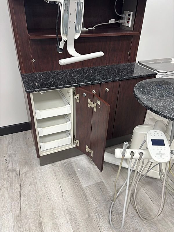 5 ROOM ADEC Dental Cabinet Package - (5) Adec 5580 Rear Treatment w/ 541 Dr Delivery & Assist. Pkg - (4) Adec 5543 Center Island - Royal Mahogany Laminate, Night Stars Solid Tops - Image 5