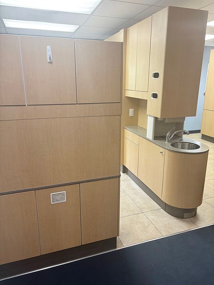 5 ROOM ADEC Dental Cabinet Package - (5) Adec 5580 Rear Treatment w/ 541 Dr Delivery & Assist. Pkg - (4) Adec 5543 Center Island - Limber Maple Laminate, Quarry Melange Solid Tops - Image 9
