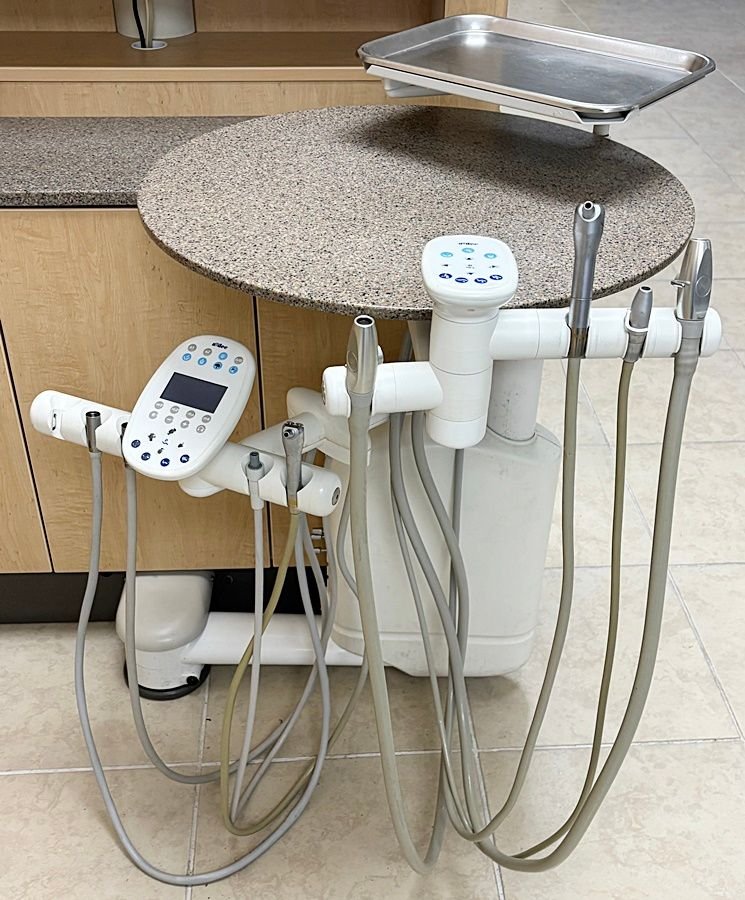 5 ROOM ADEC Dental Cabinet Package - (5) Adec 5580 Rear Treatment w/ 541 Dr Delivery & Assist. Pkg - (4) Adec 5543 Center Island - Limber Maple Laminate, Quarry Melange Solid Tops - Image 15