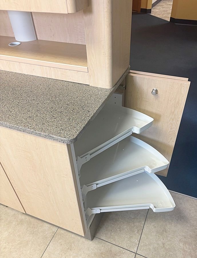 5 ROOM ADEC Dental Cabinet Package - (5) Adec 5580 Rear Treatment w/ 541 Dr Delivery & Assist. Pkg - (4) Adec 5543 Center Island - Limber Maple Laminate, Quarry Melange Solid Tops - Image 4