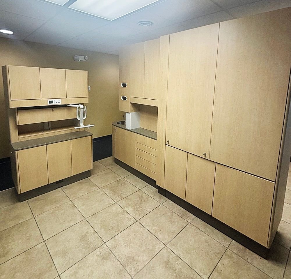 5 ROOM ADEC Dental Cabinet Package - (5) Adec 5580 Rear Treatment w/ 541 Dr Delivery & Assist. Pkg - (4) Adec 5543 Center Island - Limber Maple Laminate, Quarry Melange Solid Tops - Image 2