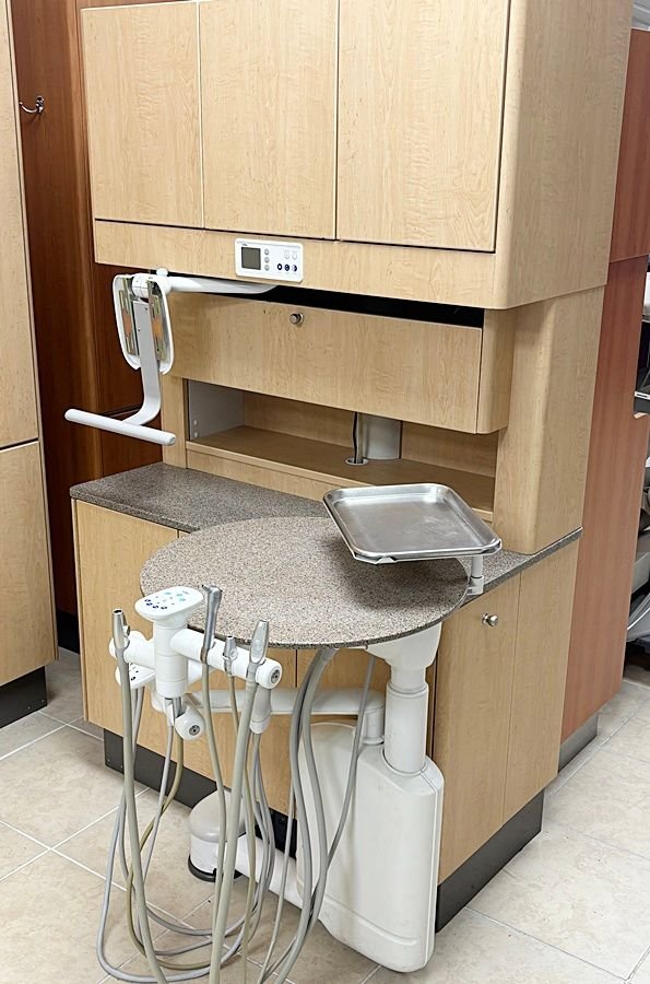 5 ROOM ADEC Dental Cabinet Package - (5) Adec 5580 Rear Treatment w/ 541 Dr Delivery & Assist. Pkg - (4) Adec 5543 Center Island - Limber Maple Laminate, Quarry Melange Solid Tops - Image 13