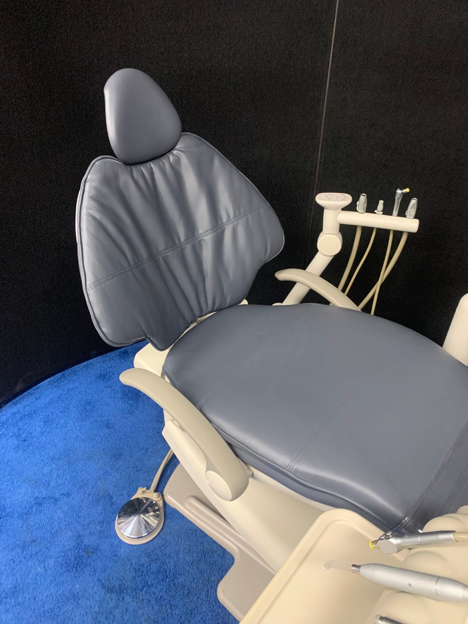 ADEC 511-533-551-571 - Complete Operatory Package (Surf) - Radius Euro Delivery, Assistant Pkg. & Light - Ultraleather Upholstery - Image 6