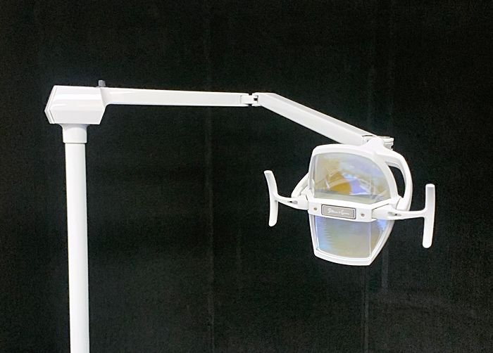 Pelton & Crane LFII Dental Post Mount Light - Image 7