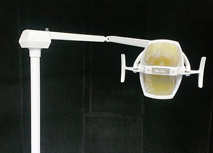 Pelton & Crane LFII Dental Post Mount Light - Image 3