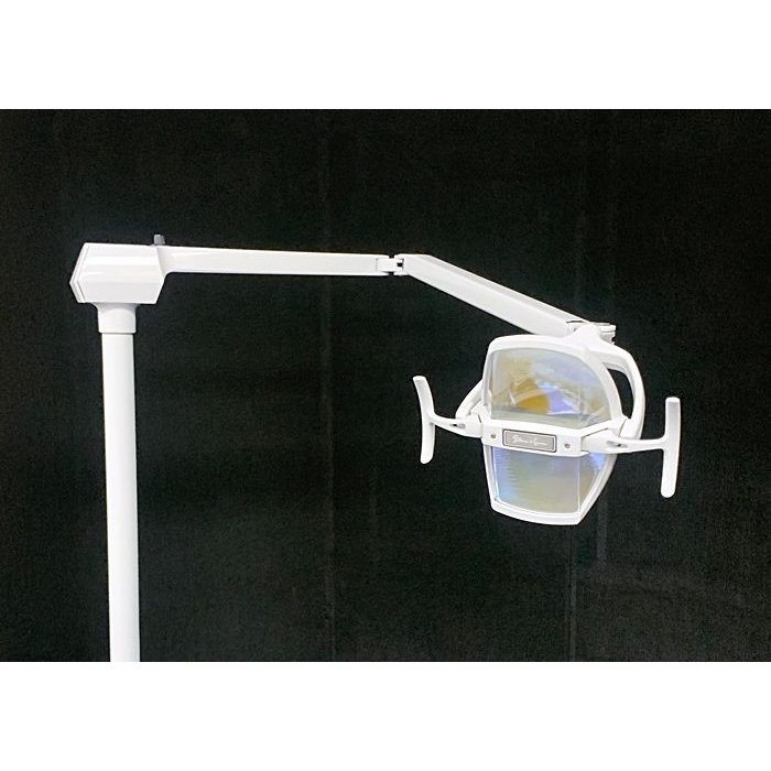 Pelton & Crane LFII Dental Post Mount Light