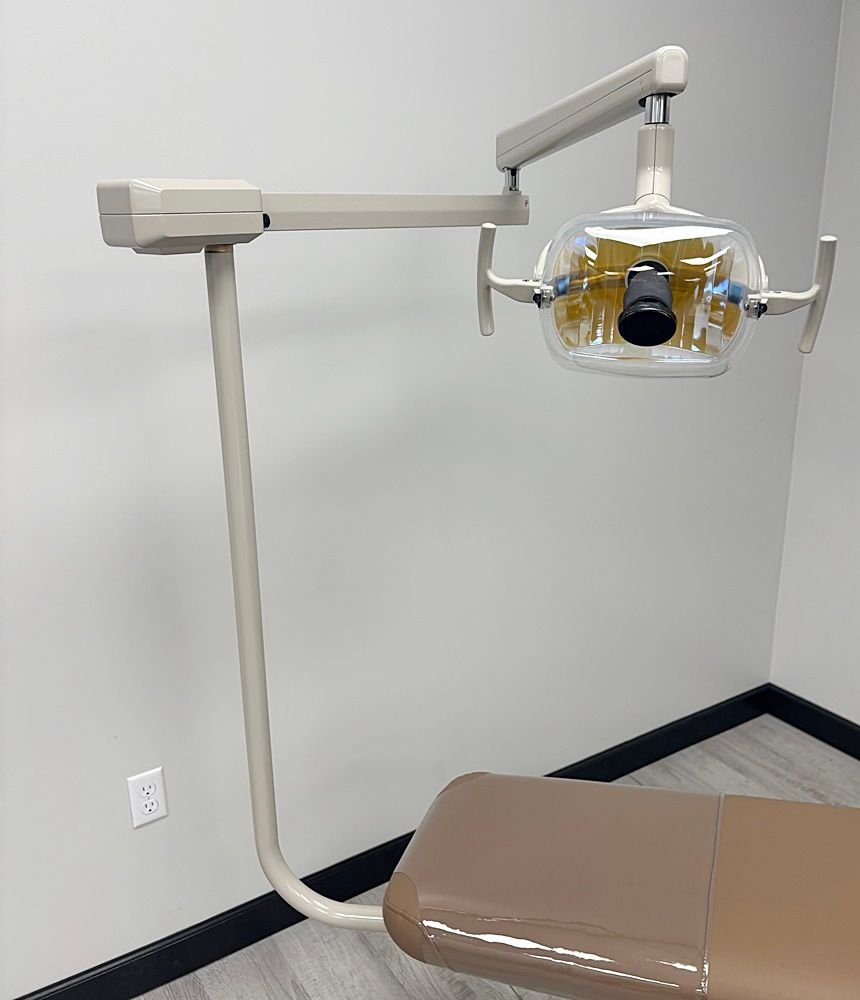 ADEC 6300 Dental Radius Mount Examination Light