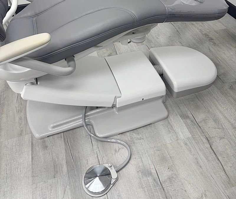 ADEC 411 Dental Operatory Chair w/ Adec 332 Delivery, 351 Assistant, 371 Light - New Ultraleather Upholstery - Image 7