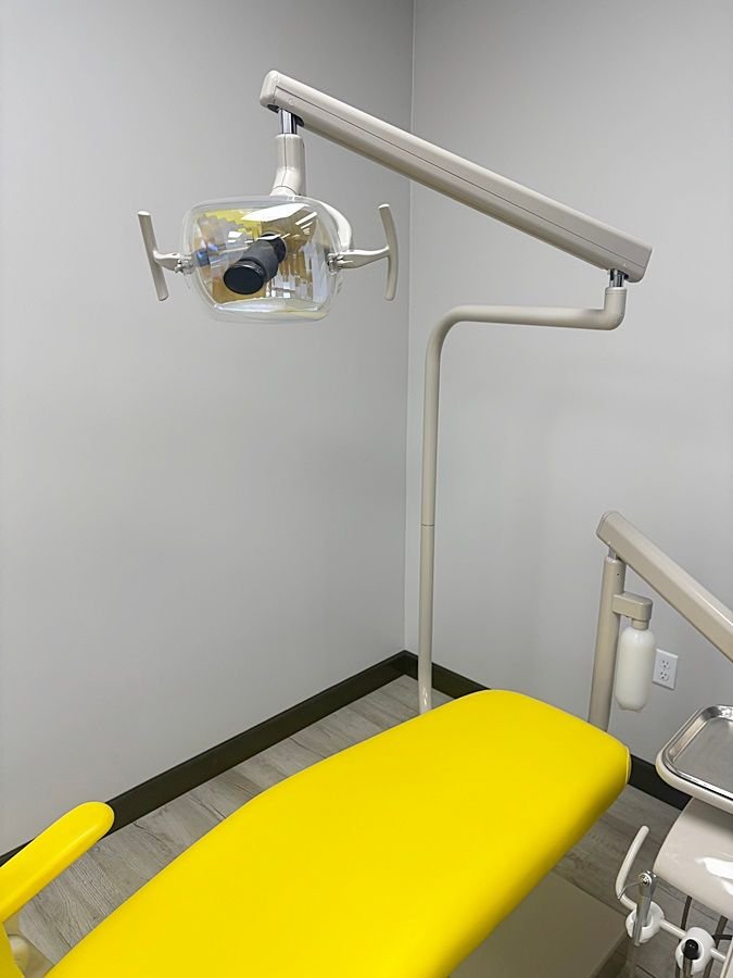 ADEC 1021 Decade Dental Radius Operatory Package w/ ADEC 1601-1622 Stool Set - NEW DCI Delivery Unit (Dual Touchpad Chair Controls) - Good Used Vinyl Upholstery - Image 4